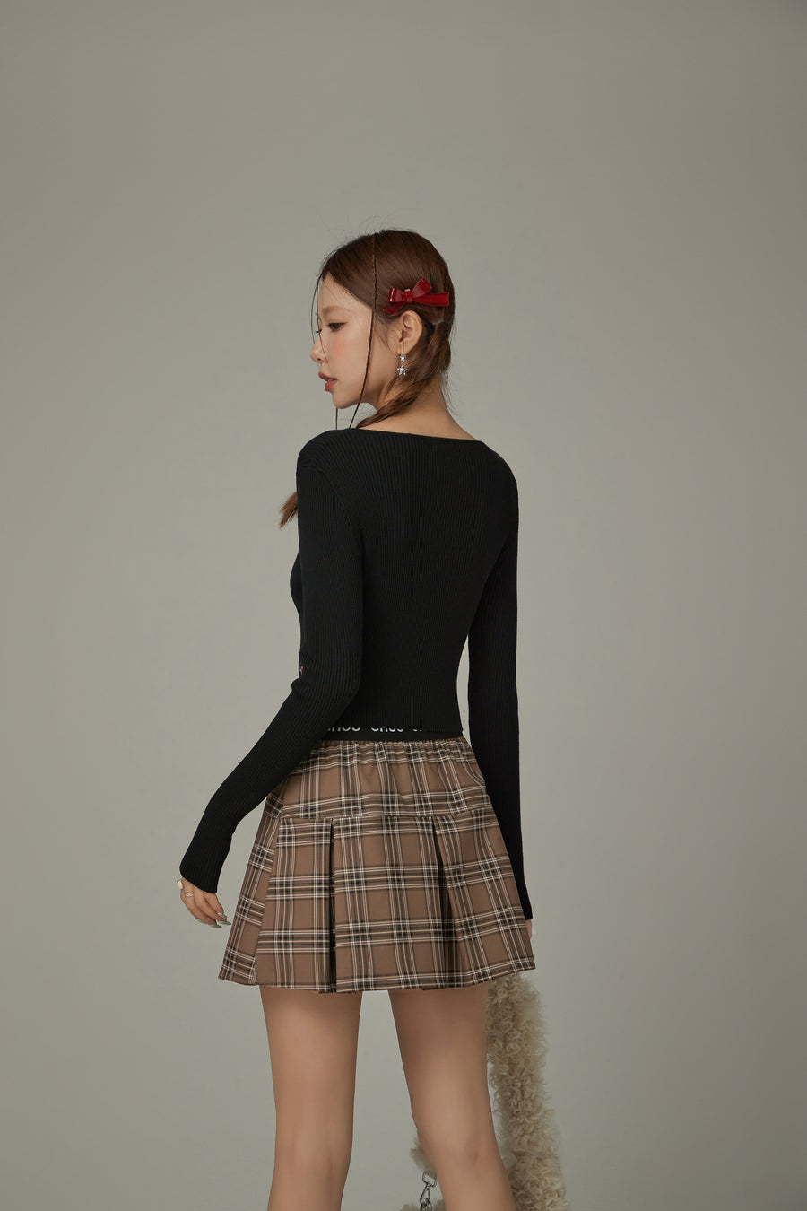 CHUU Embroidered Crop Knit Top