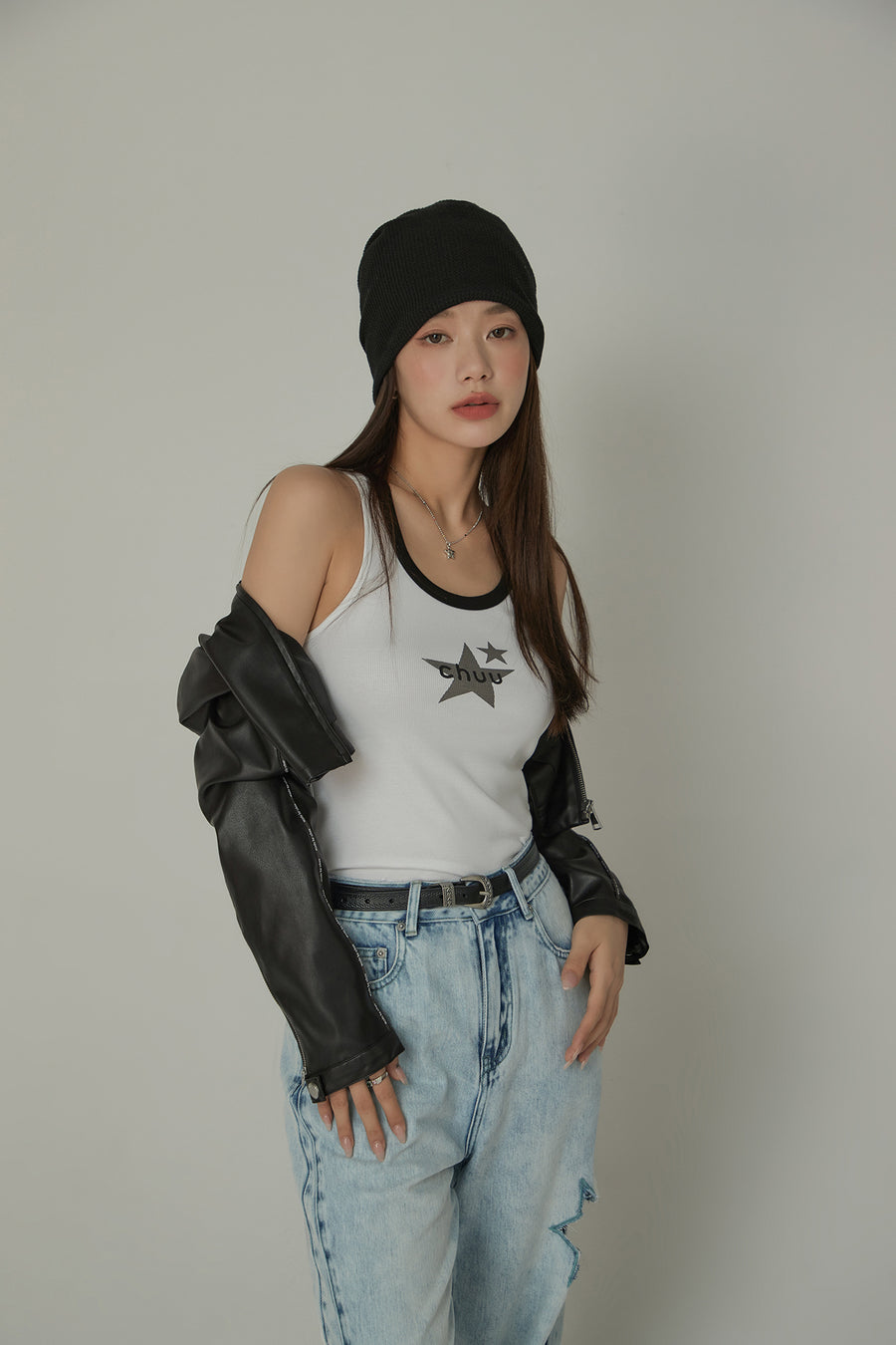 CHUU Chuu Star Center Basic Sleeveless T-Shirt