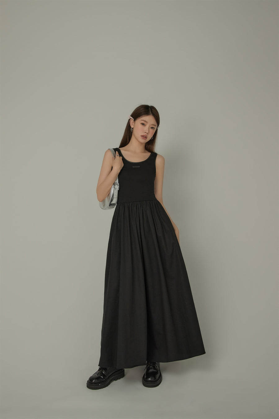 CHUU Back Cutout Sleeveless Layered Long Dress