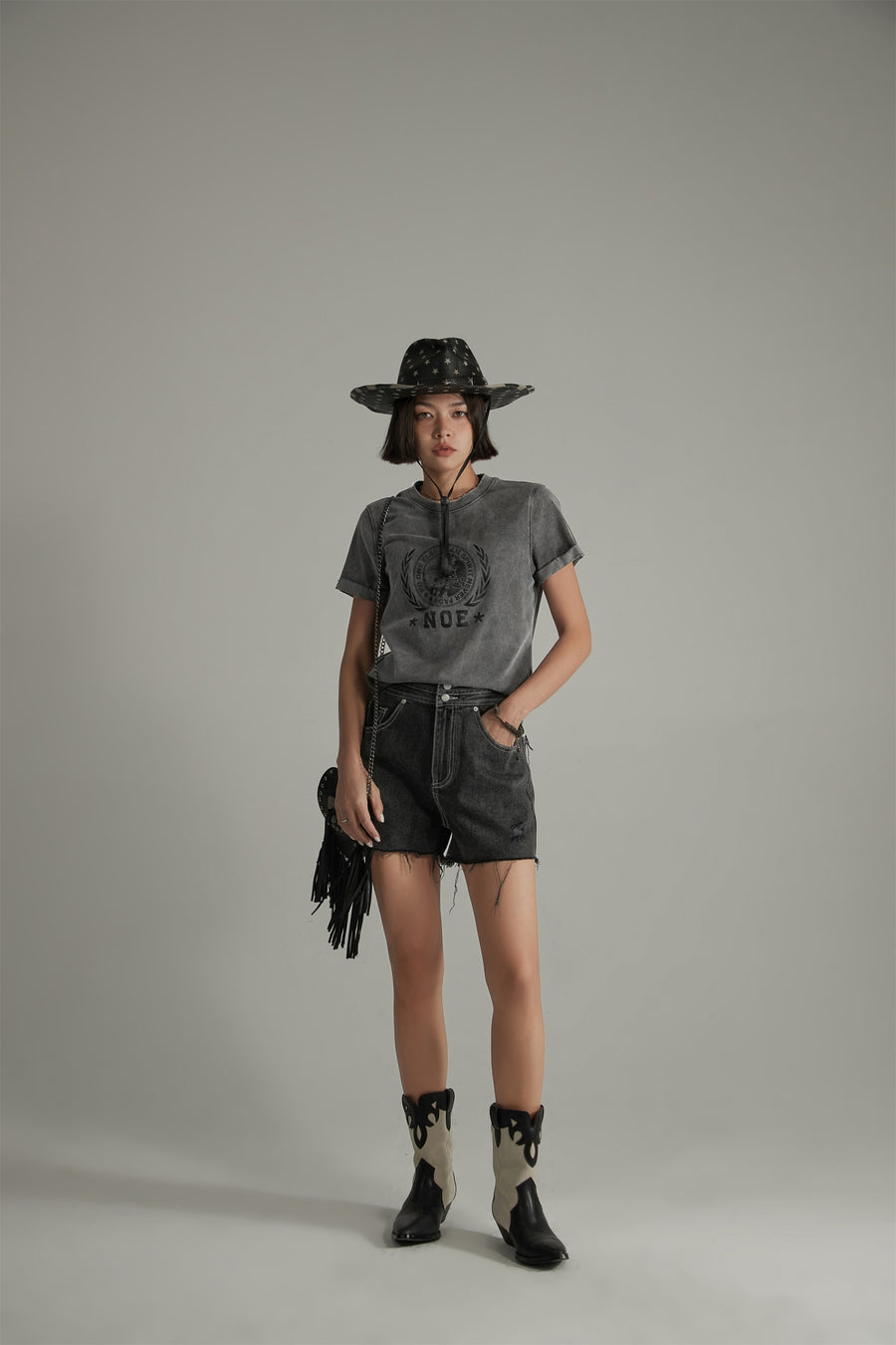 CHUU Distressed Raw Hem Double Button Denim Shorts