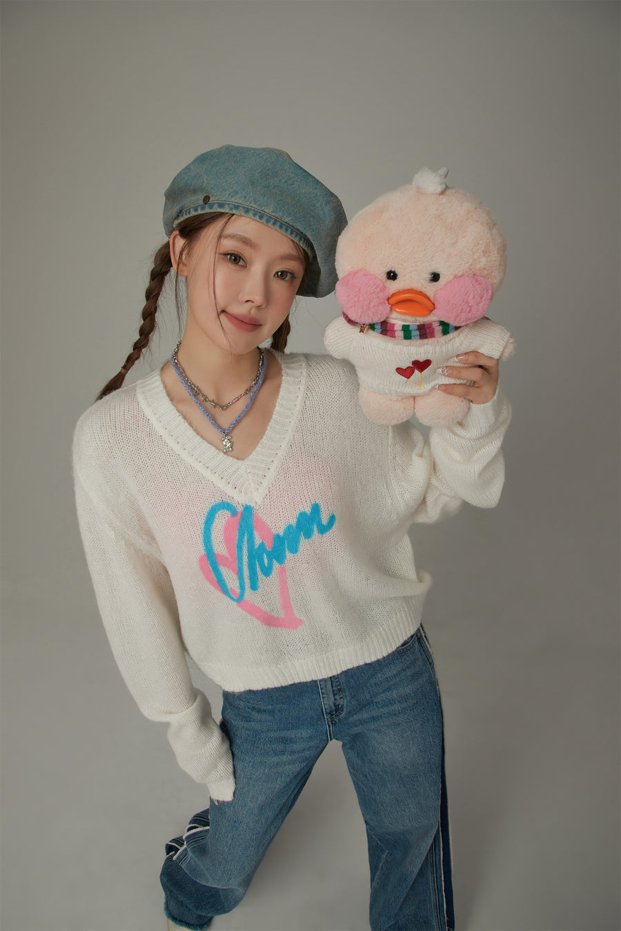 CHUU Logo Heart V-Neck Knit Sweater