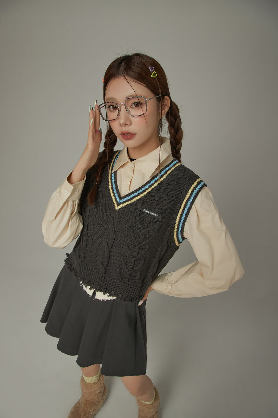 CHUU Heart Twist Knit Sweater Vest