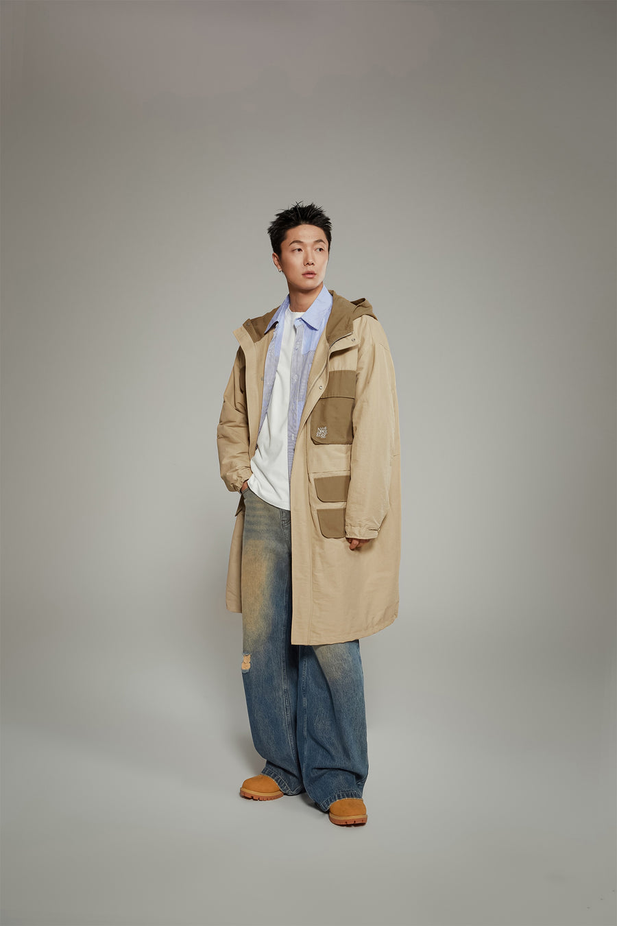 CHUU Two Tone Cargo Long Jacket