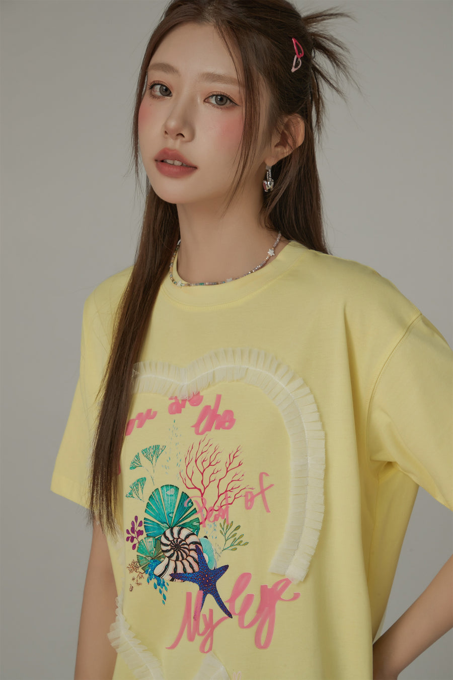 CHUU Ruffle Heart Printed Loose Fit T-Shirt