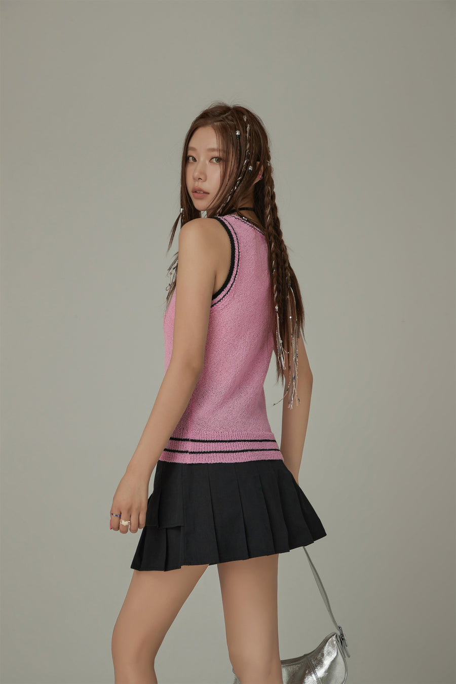 CHUU Contrast Color Lovely Heart Sleeveless Top