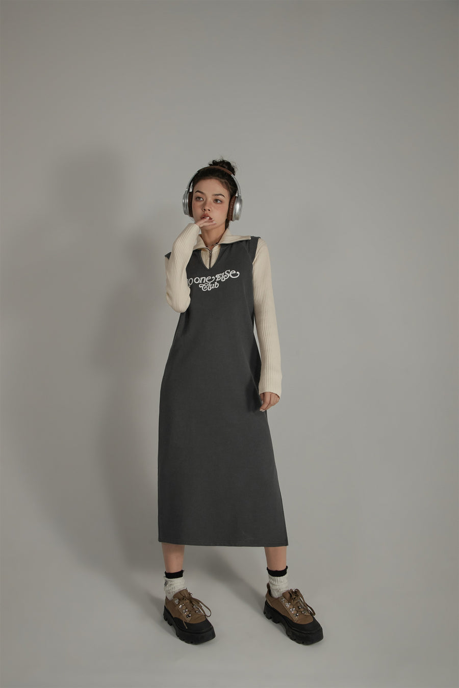 CHUU Logo Letter Embroidered Sleeveless Long Dress