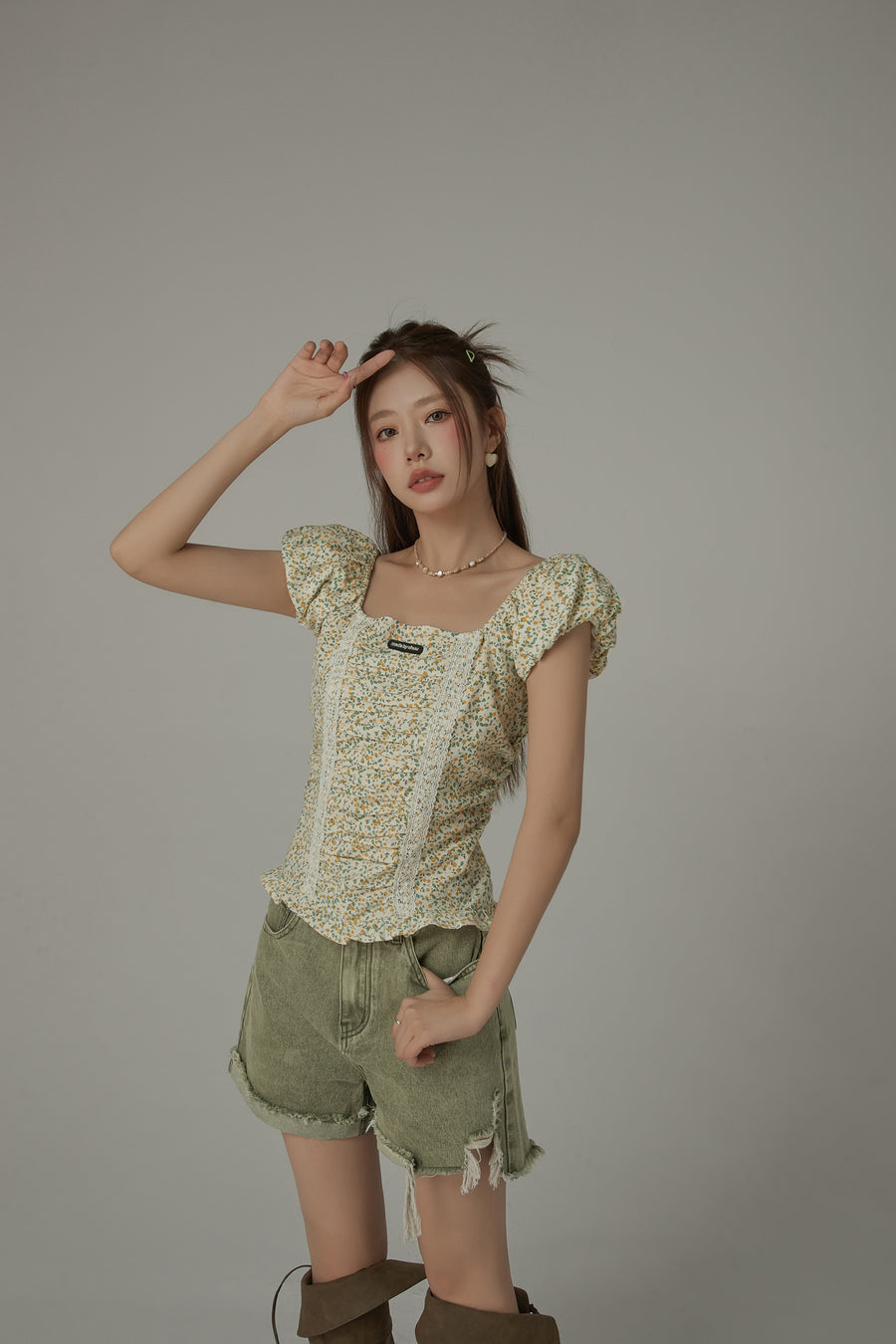 CHUU Flower Print Lace Puffy Sleeve Blouse