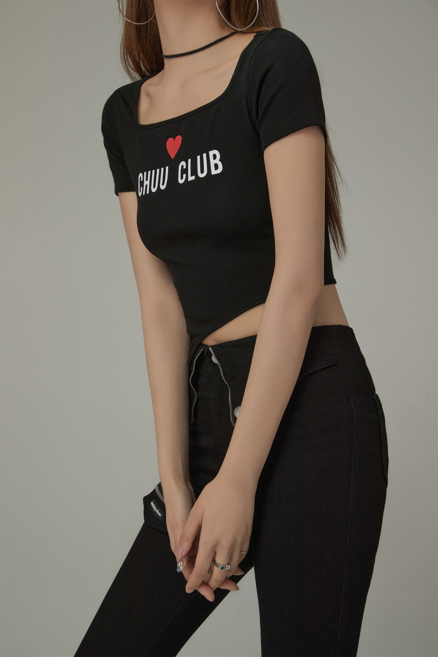 CHUU Square Neck Chuu Club Unbalanced T-Shirt