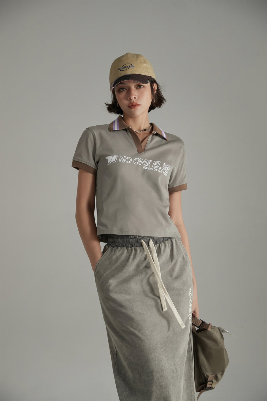 CHUU Open Collar Color Logo Sporty T-Shirt