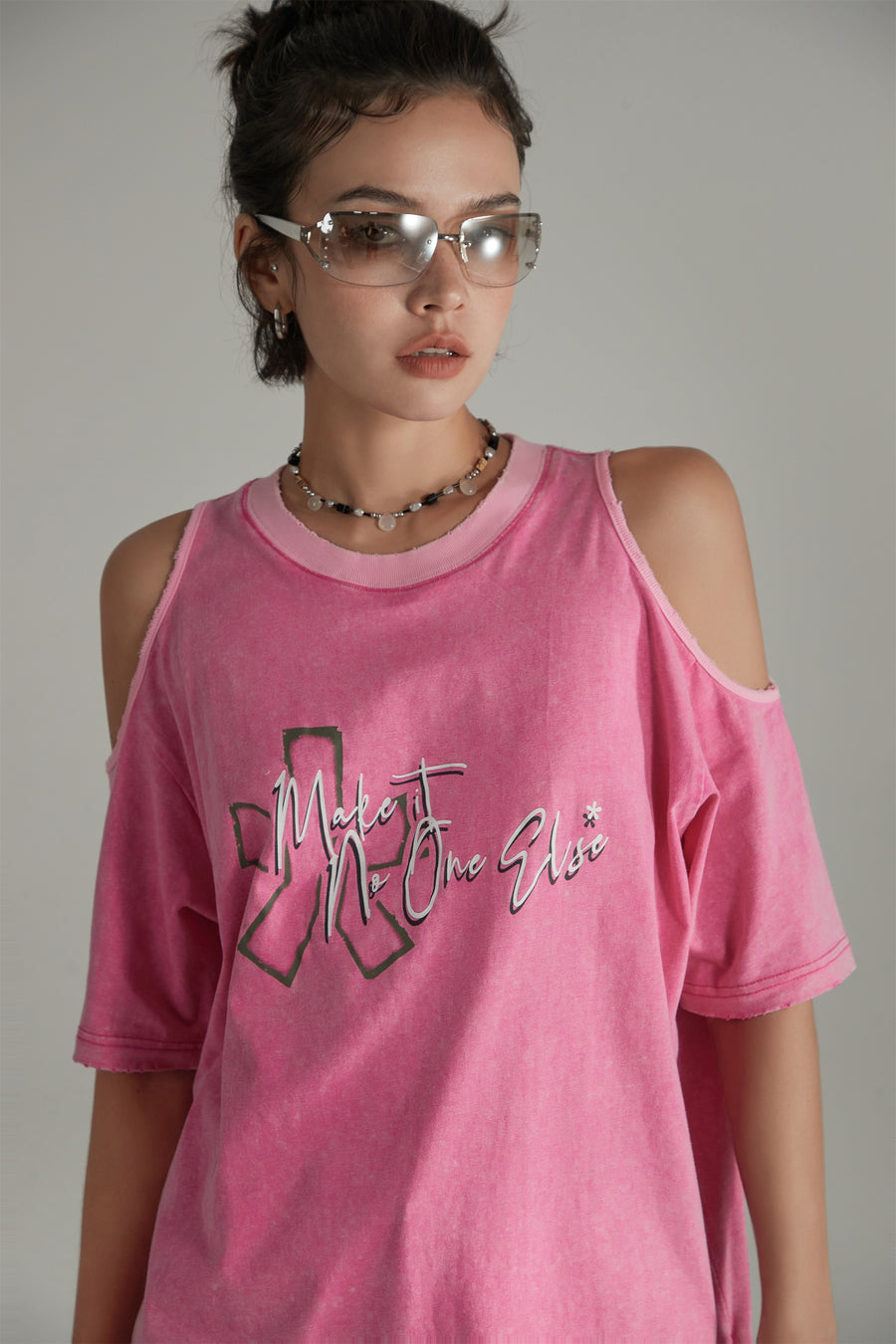 CHUU Vintage Off The Shoulder T-Shirt