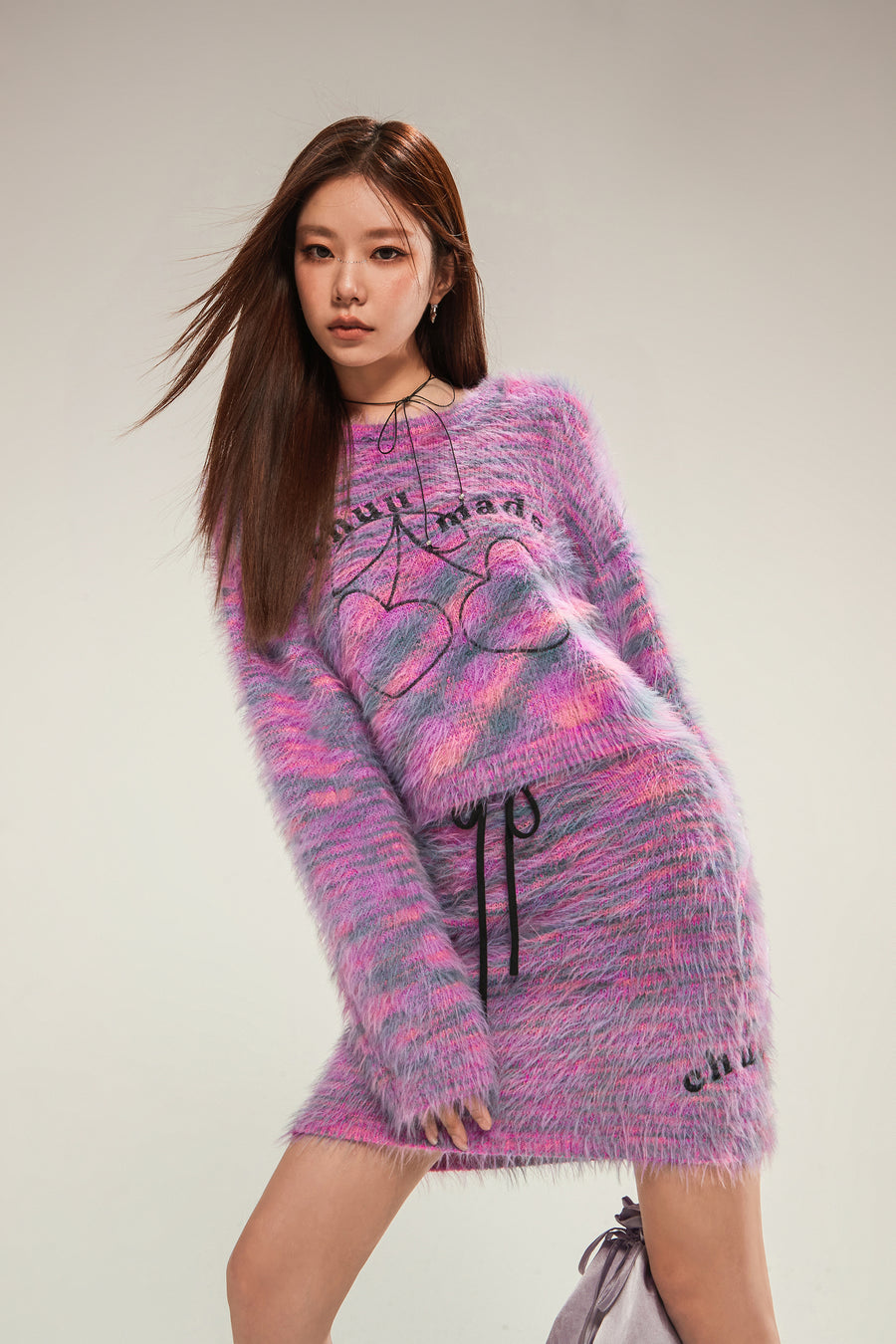 CHUU Logo Fuzzy Cherry Crop Knit Sweater