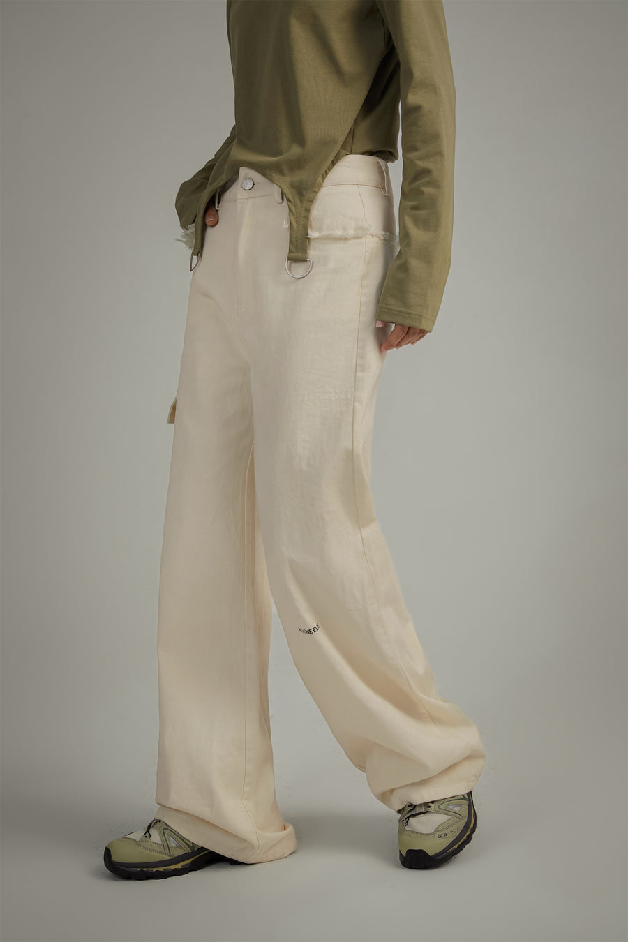 CHUU Frayed Sides Pocket Pants