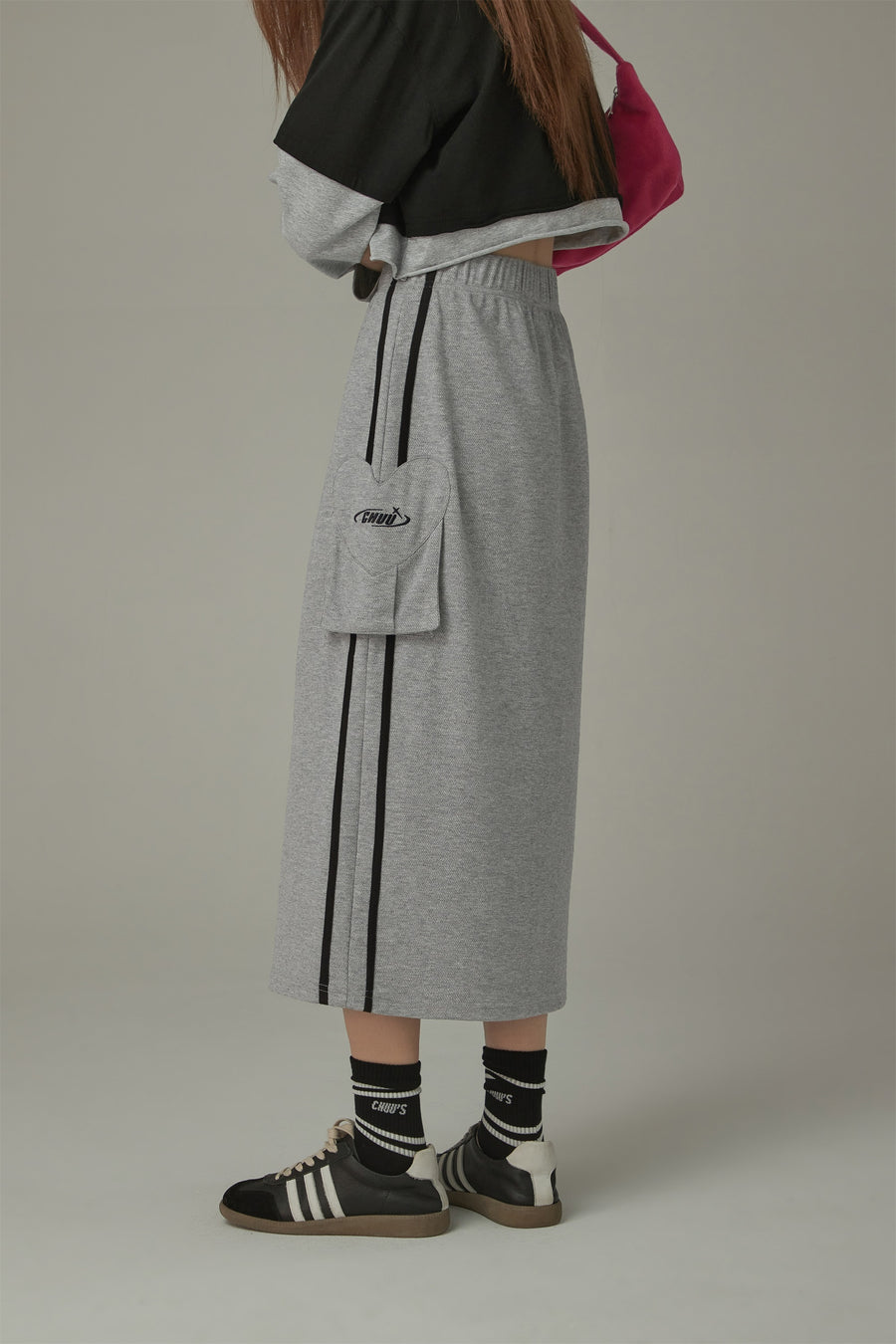 CHUU Side Line Pocket Logo Sporty Long Sweat Skirt