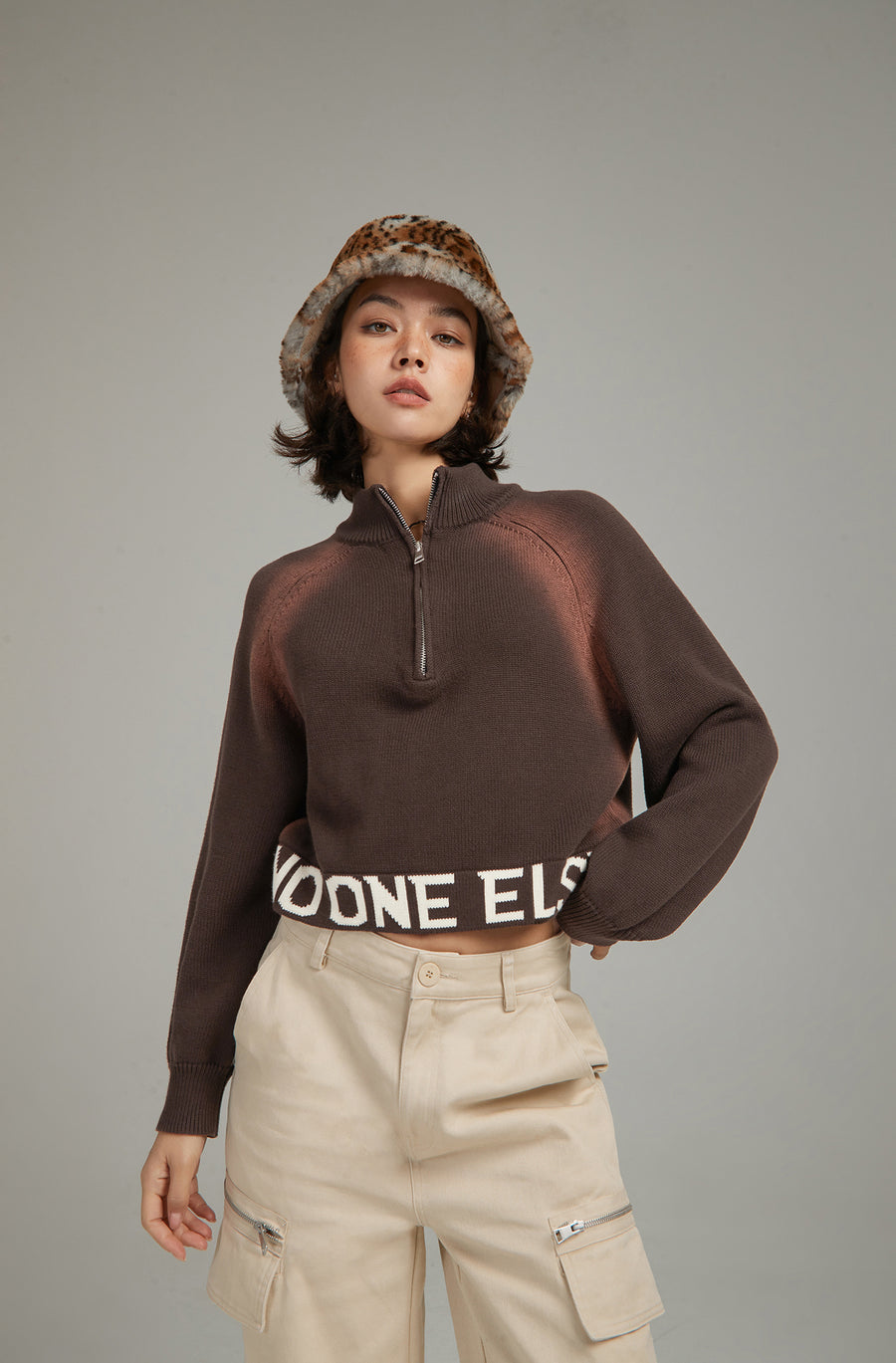 CHUU Logo Half Zip-Up Crop Knit Sweater