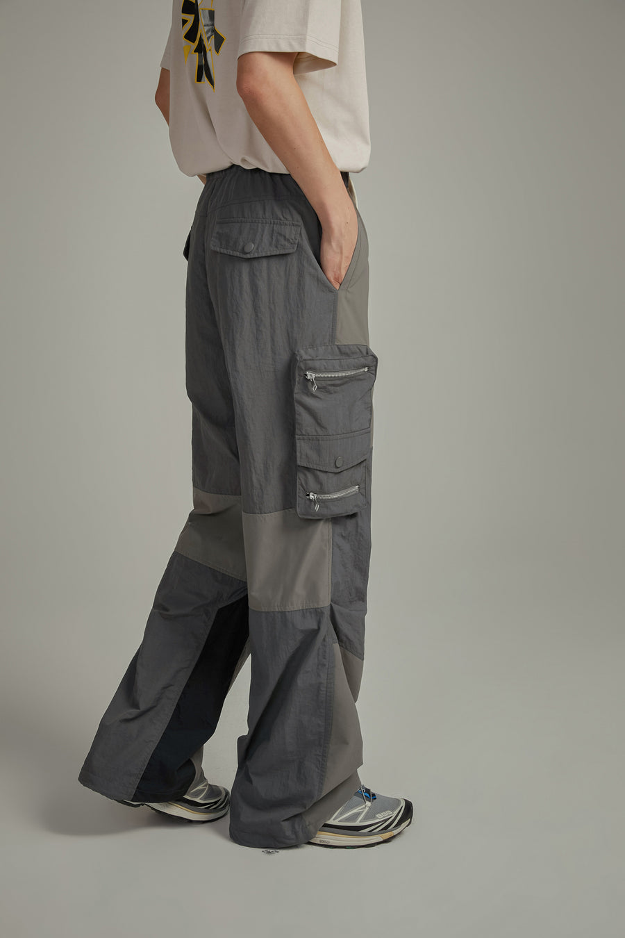 CHUU Color Matching Cargo Pants