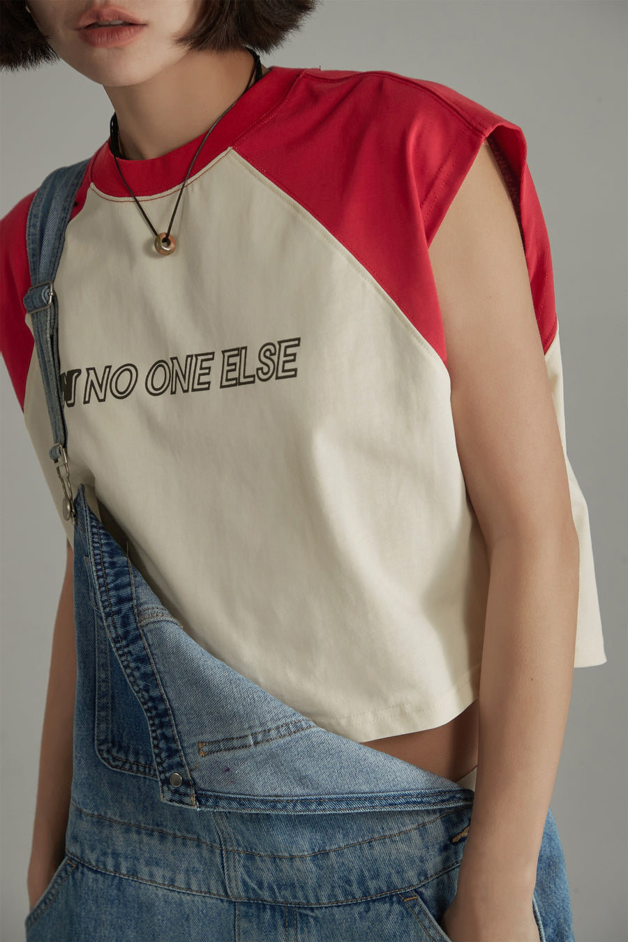 CHUU Colorblocked Loose-Fitting Sleeveless Boxy T-Shirt