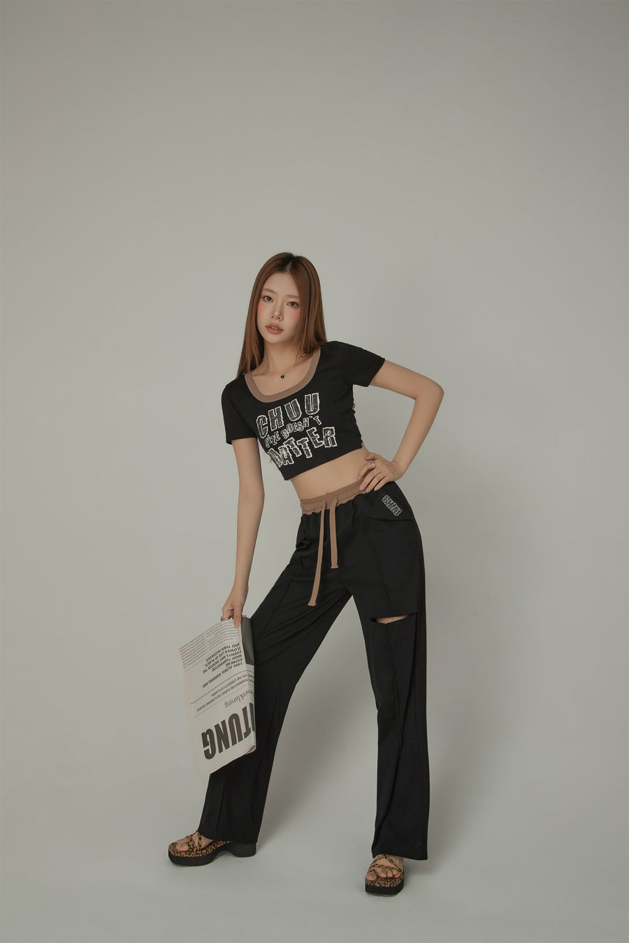 CHUU Chuu Size Doesnt Matter U-Neck Cropped T-Shirt