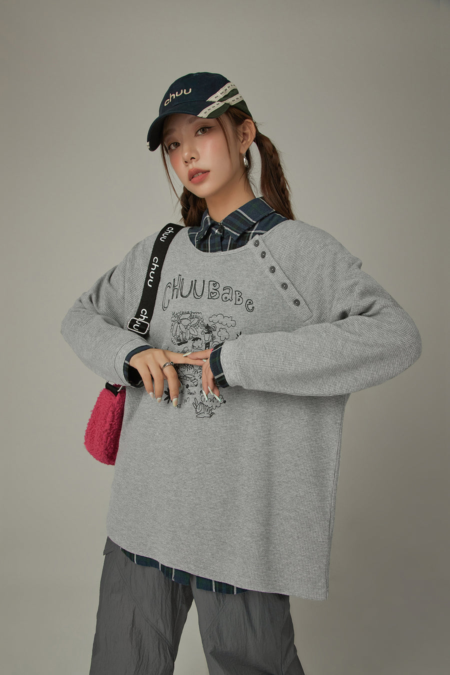 CHUU Logo Drawing Raglan Boxy T-Shirt