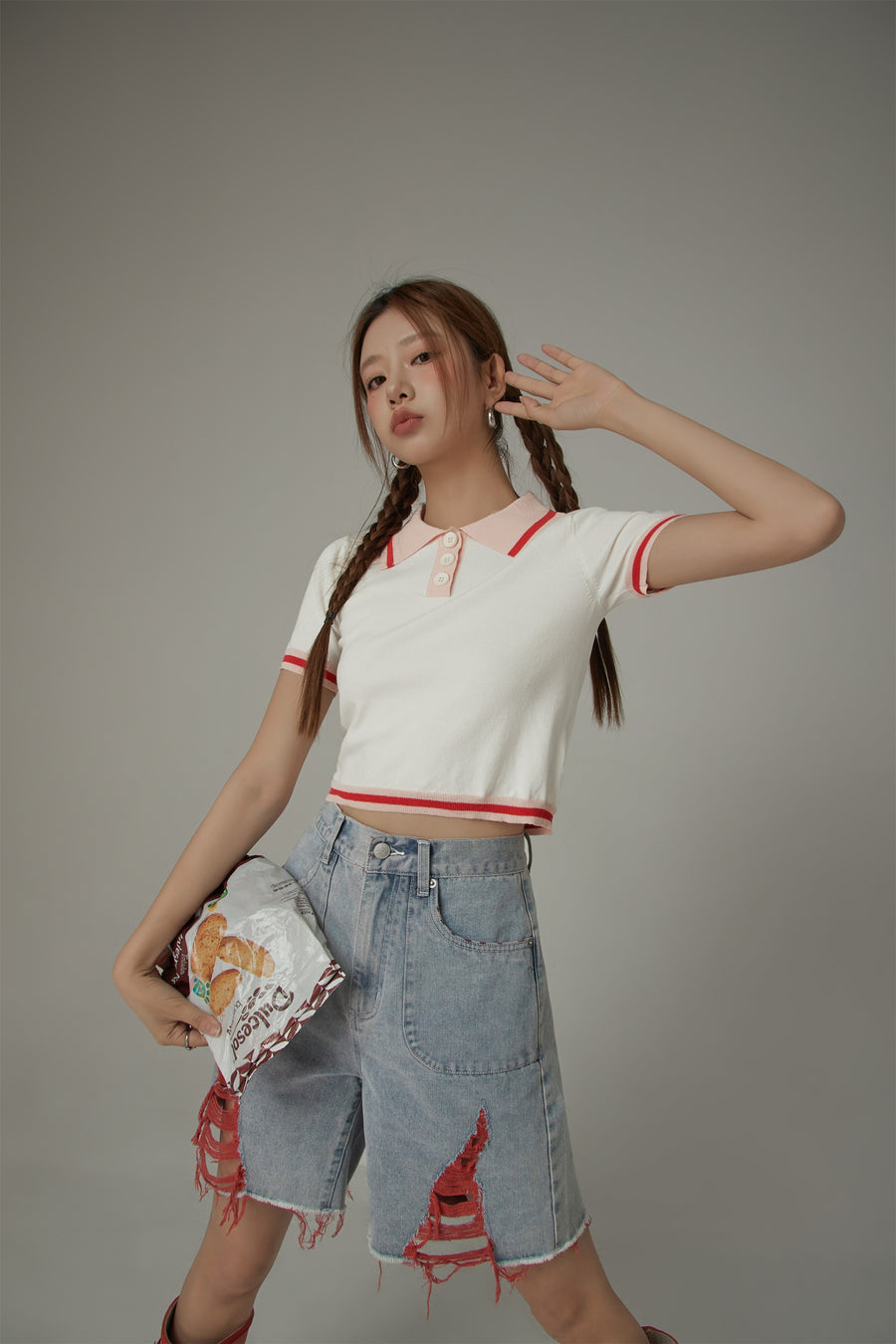 CHUU Chuu Babe Color Polo Neck Crop Knit Top