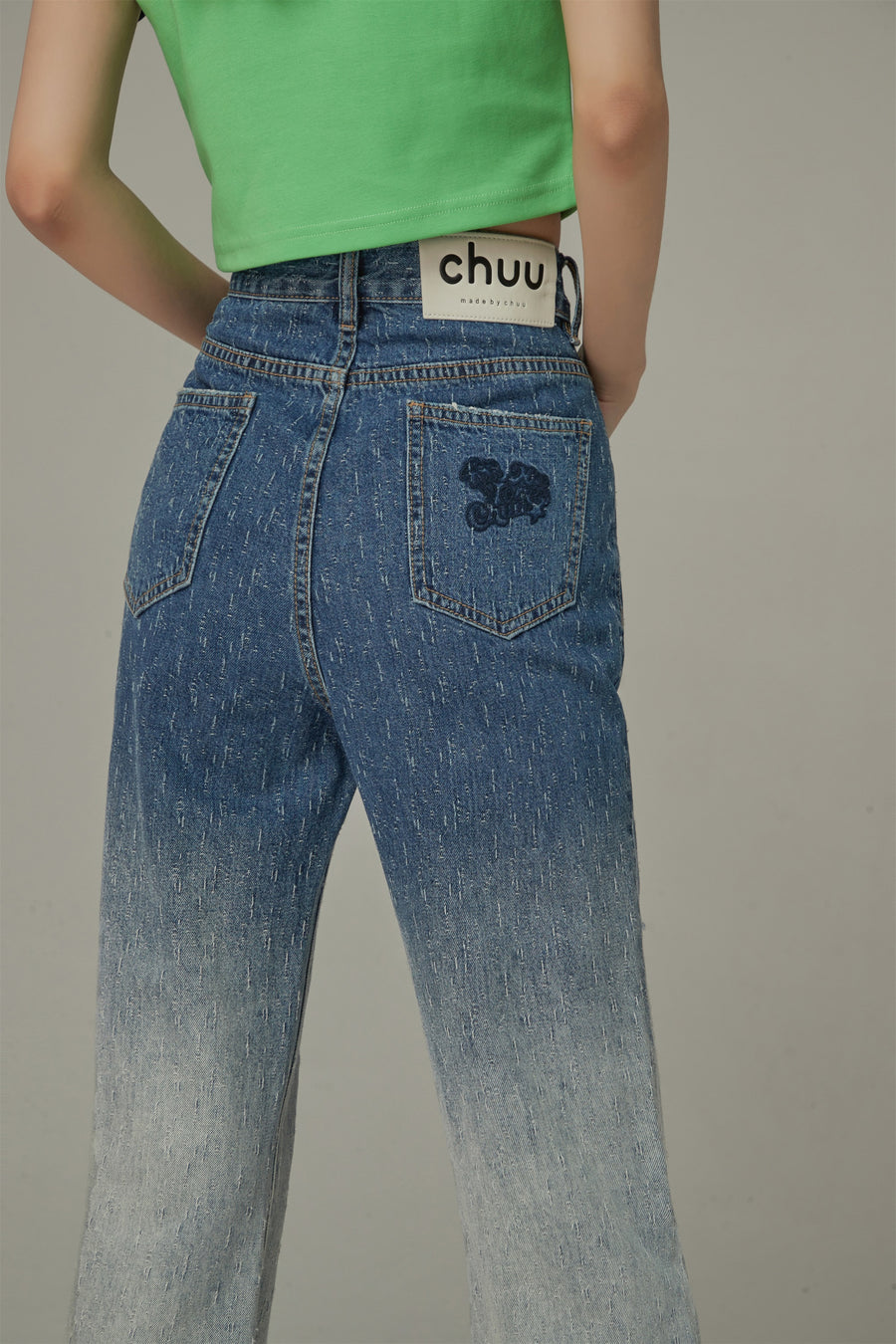 CHUU Gradient Distressed Denim Jeans