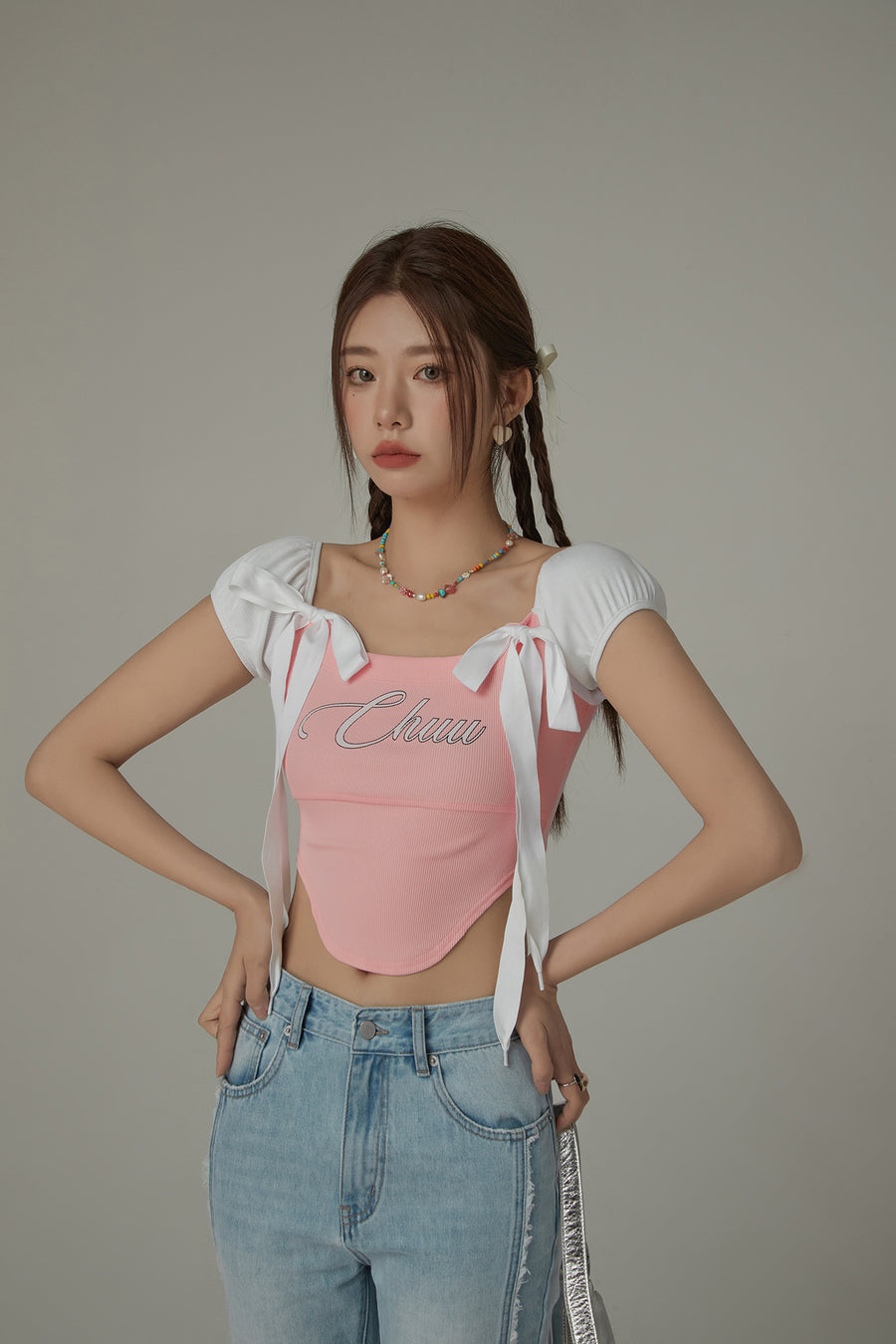 CHUU Unbalanced Chuu Lettering Ribbon Short Sleeve Top