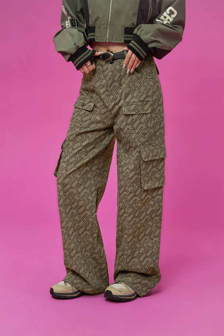 CHUU Logo Lettering Cargo Wide Pants