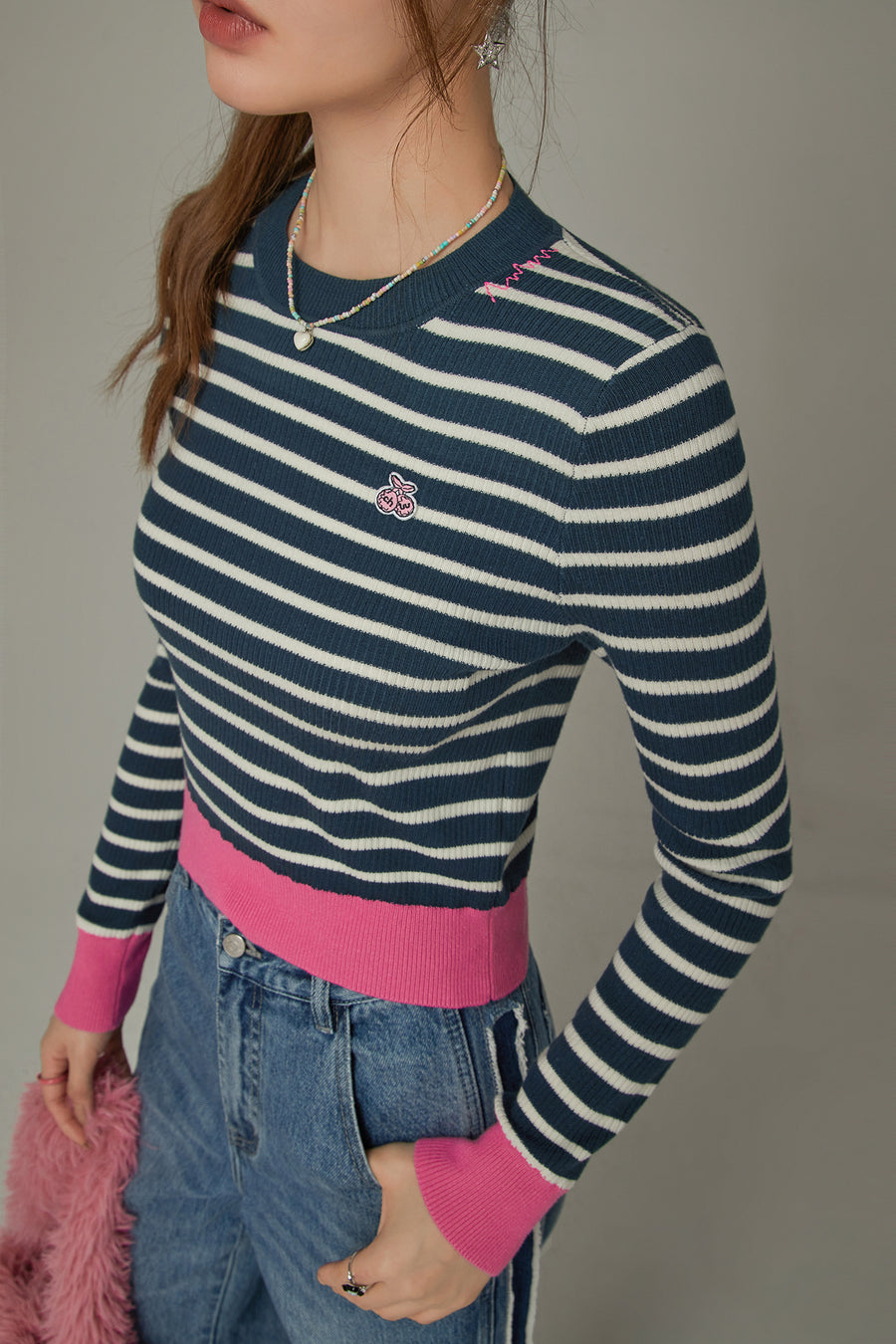 CHUU Color Lined Cropped Knit Top