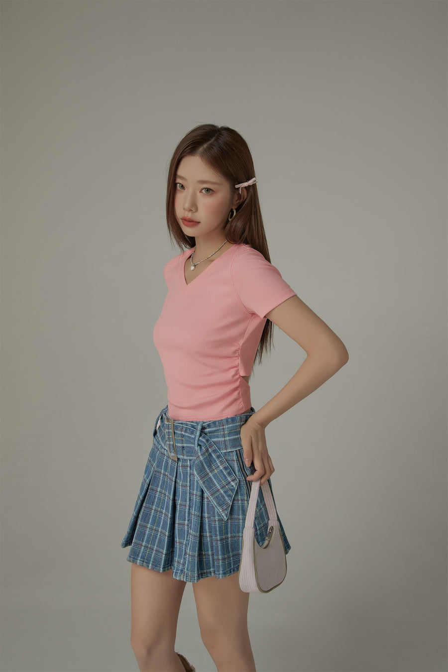 CHUU Back Ribbon V-Neck T-Shirt