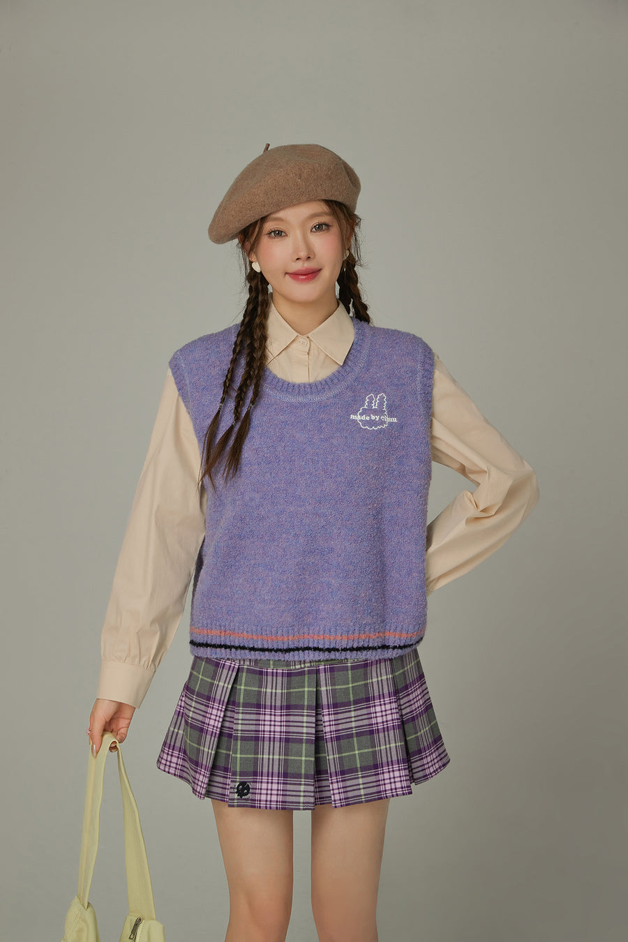 CHUU Color Embroidery Sleeveless Knit Sweater