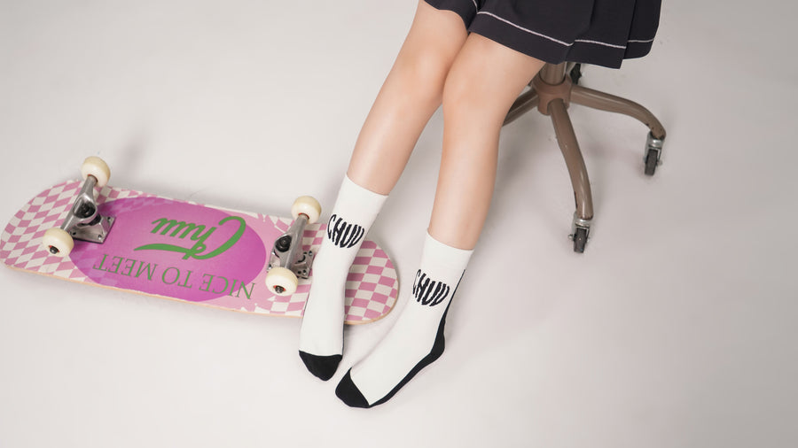 CHUU Logo Two Toned Knit High Socks