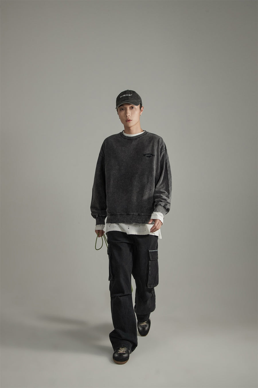 CHUU Basic Embroidery Overfit Sweatshirt