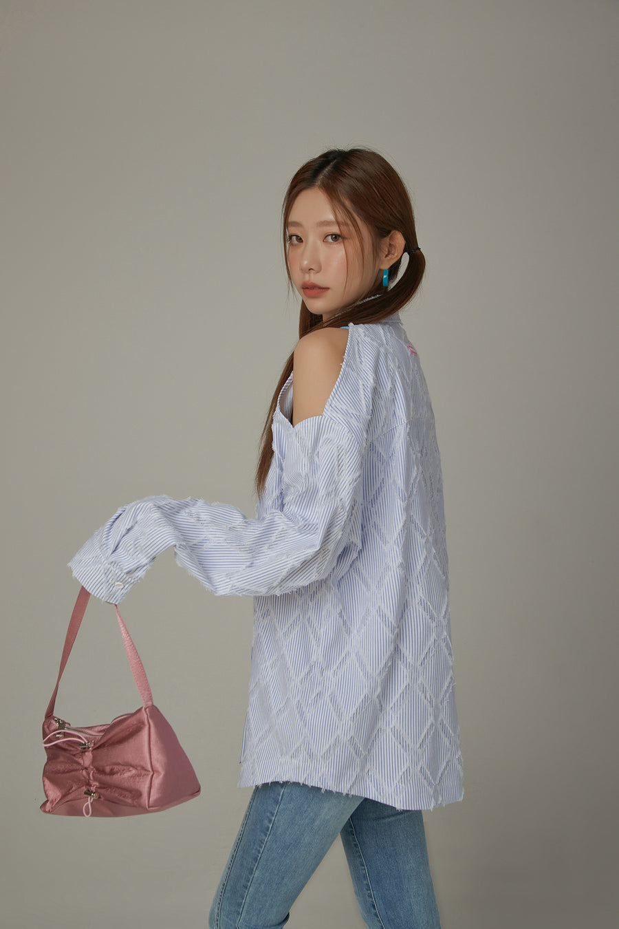 CHUU Argyle Open One Shoulder Shirt