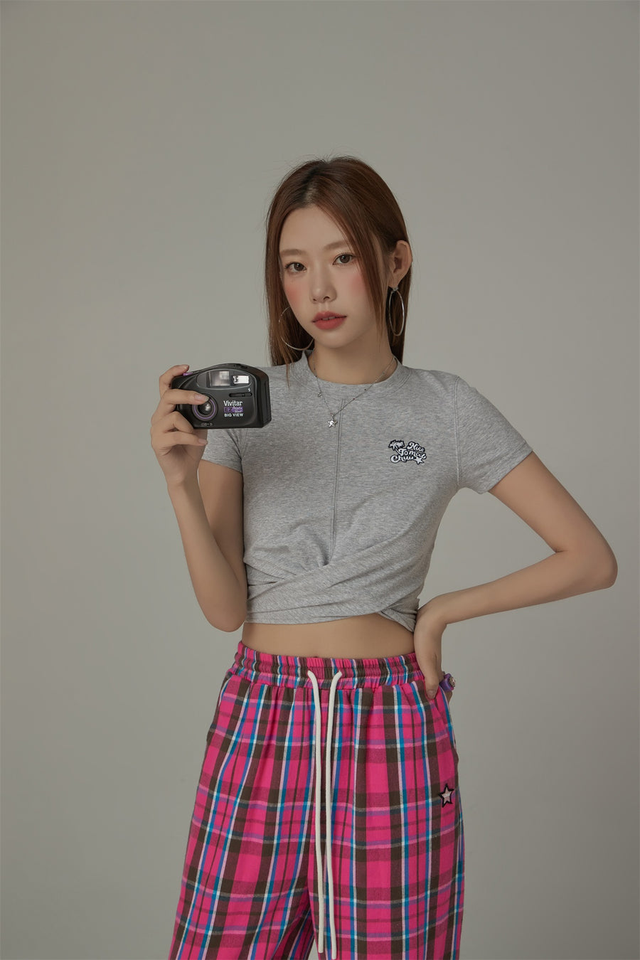 CHUU Embroidered Slim Back Cutout Cropped T-Shirt