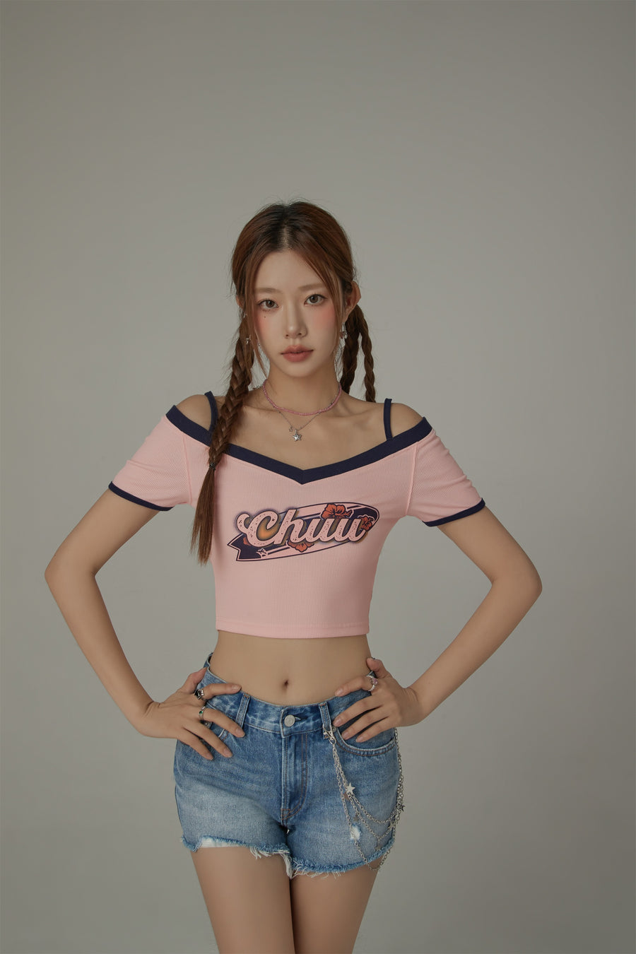 CHUU Chuu Lettering Off-The-Shoulder Crop T-Shirt