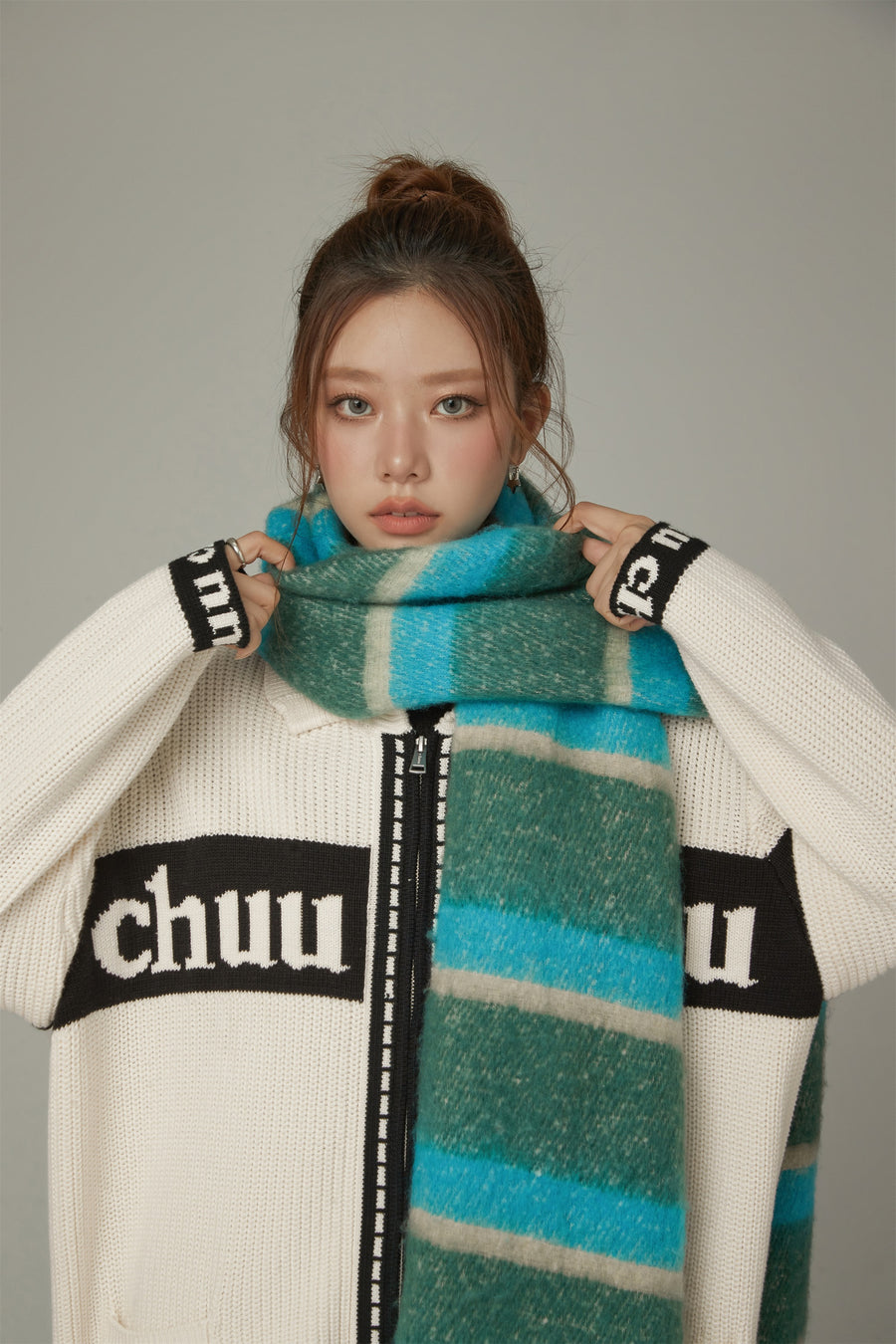 CHUU Lettering Color Block Logo Cardigan