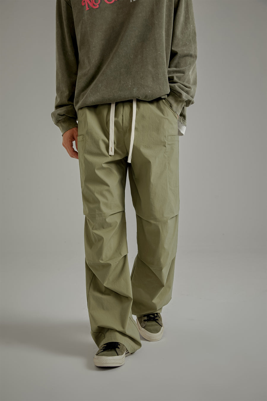 CHUU Solid Color Drawstring Casual Cargo Pants