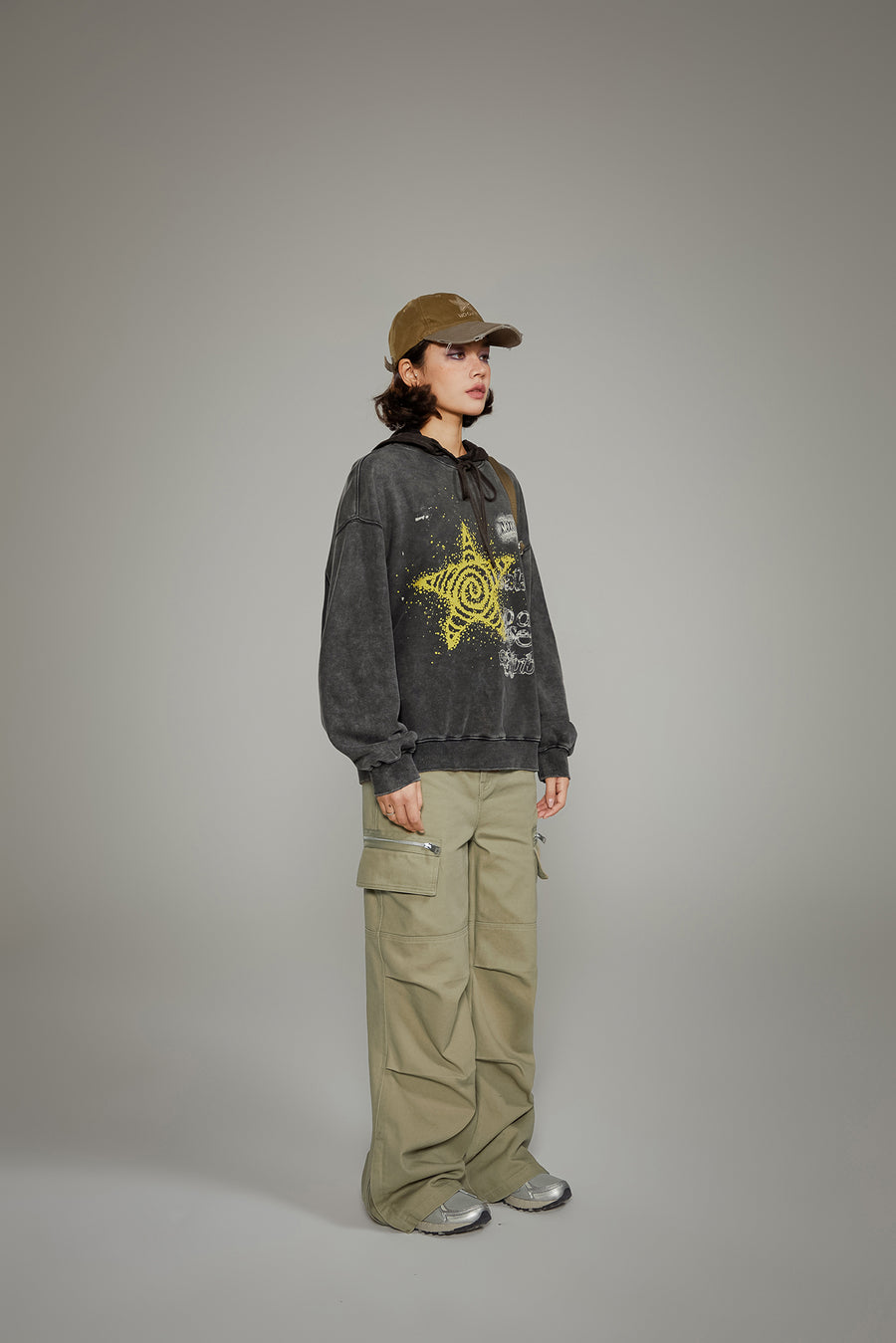 CHUU Spiral Star Rouge Sweatshirt