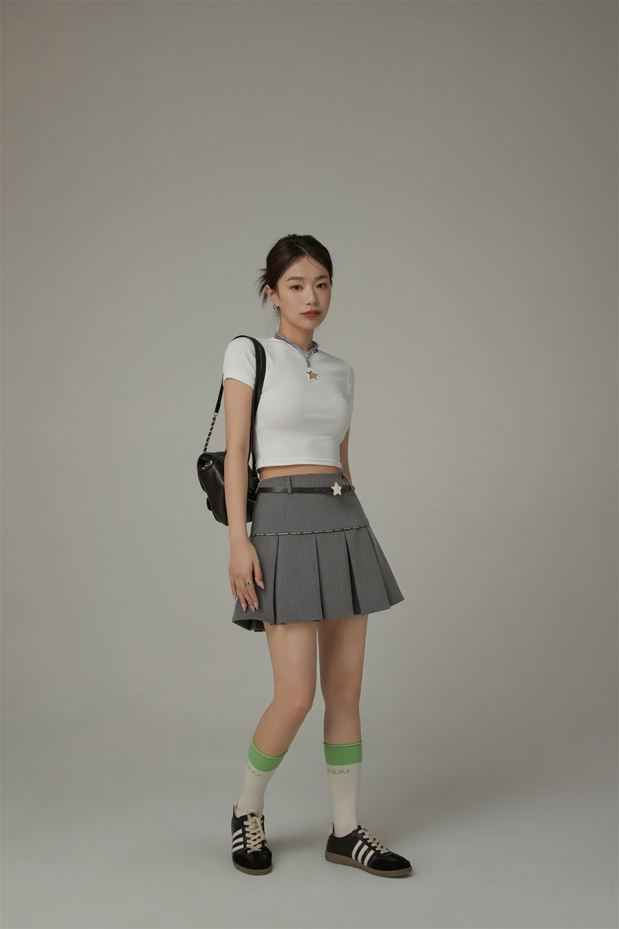 CHUU Basic Star Cut Out Short Sleeve Cropped T-Shirt