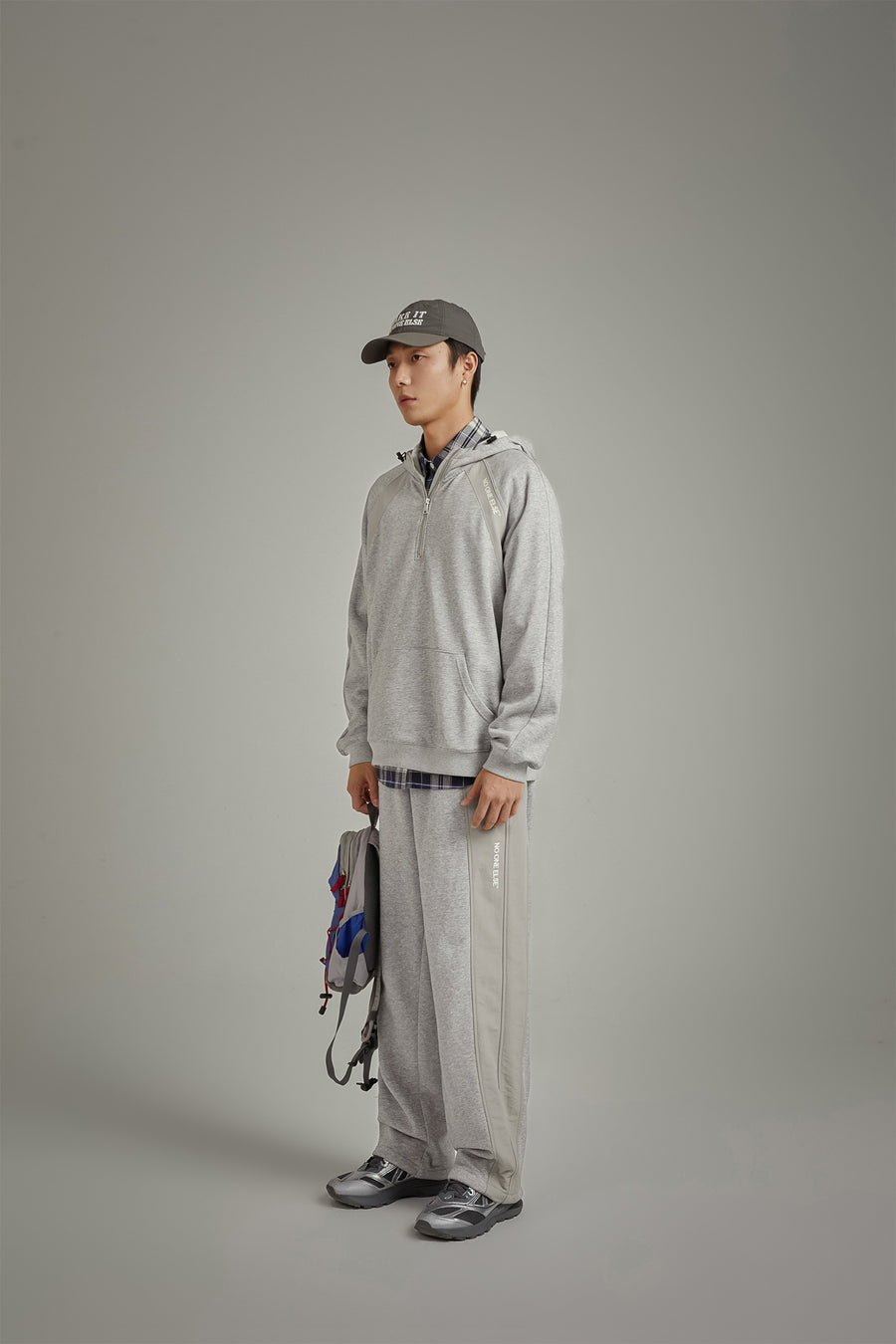 CHUU Two Toned String Wide Sweatpants