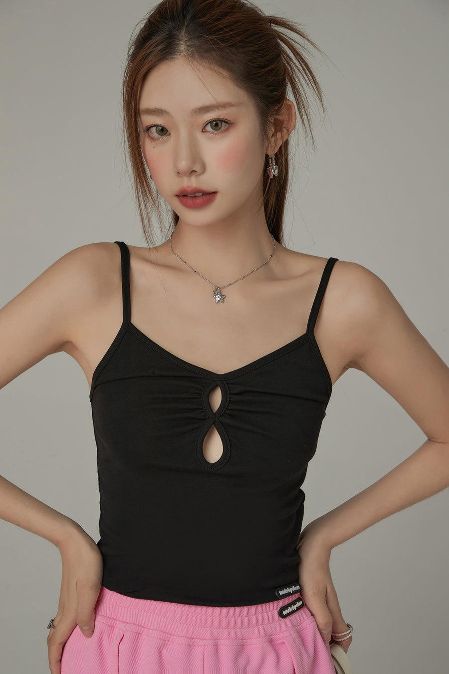 CHUU Color Shirred Keyhole Sleeveless Top