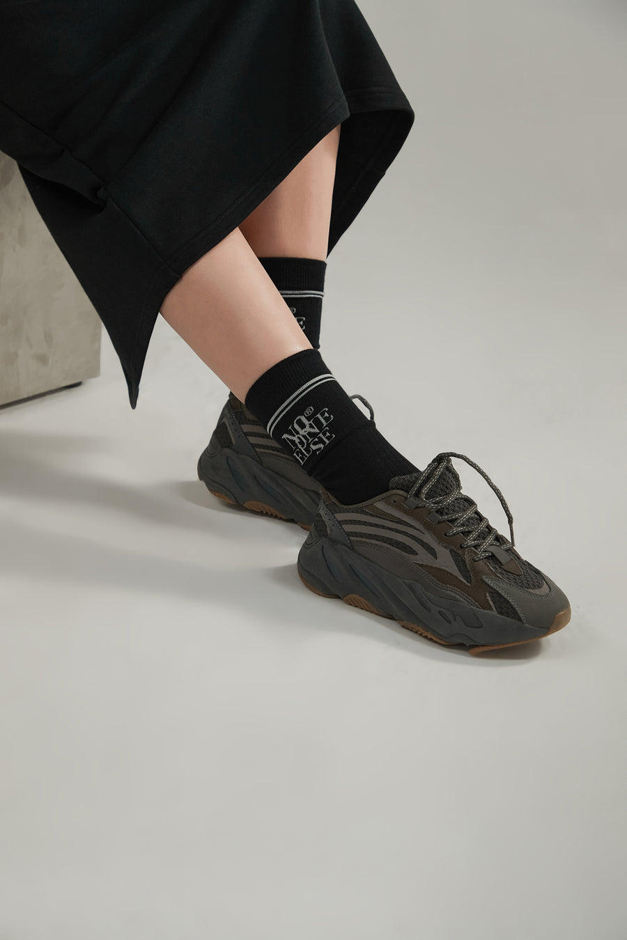 CHUU Classic Lettering Ribbed High Socks