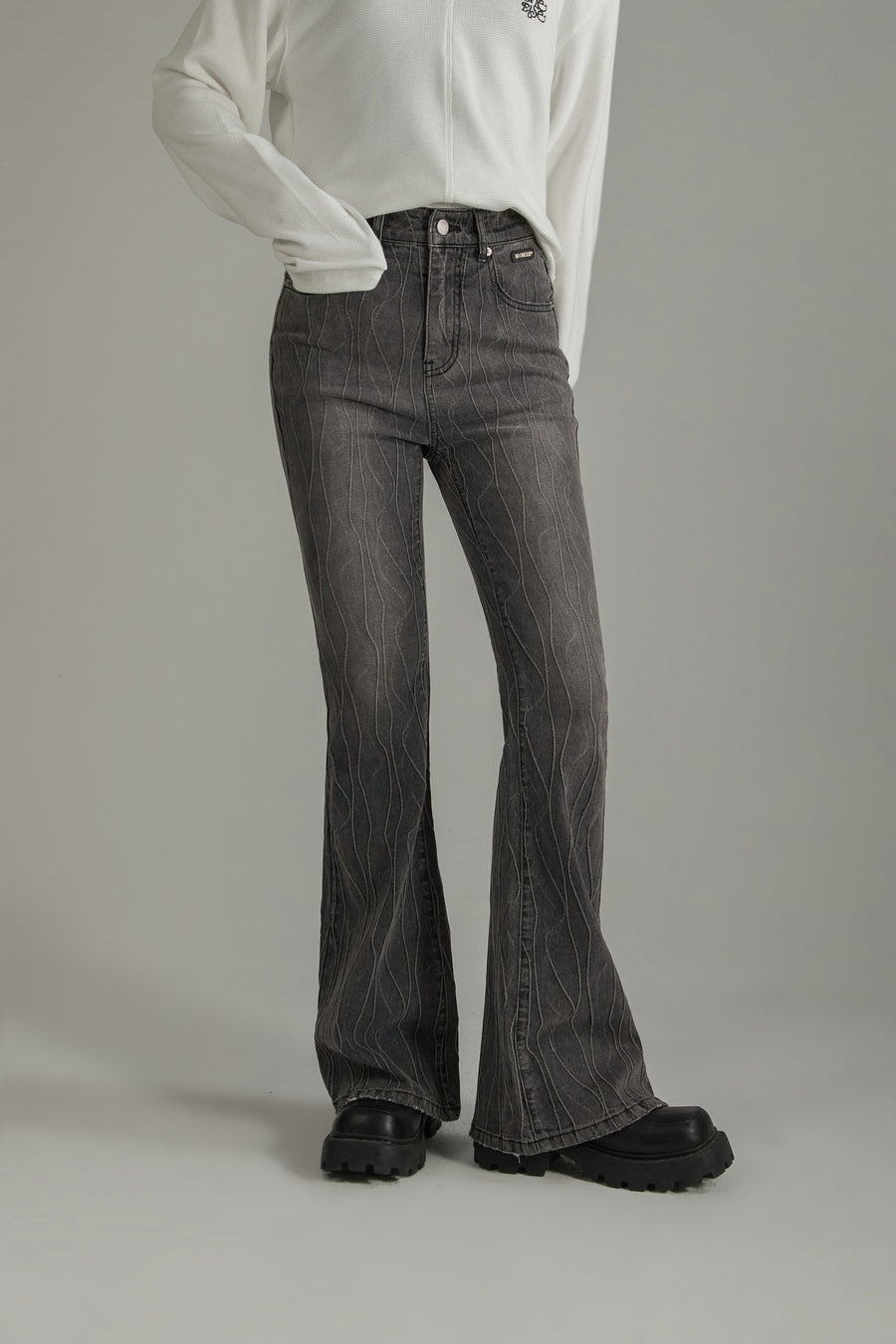 CHUU Wavy Pattern Bootcut Denim Jeans