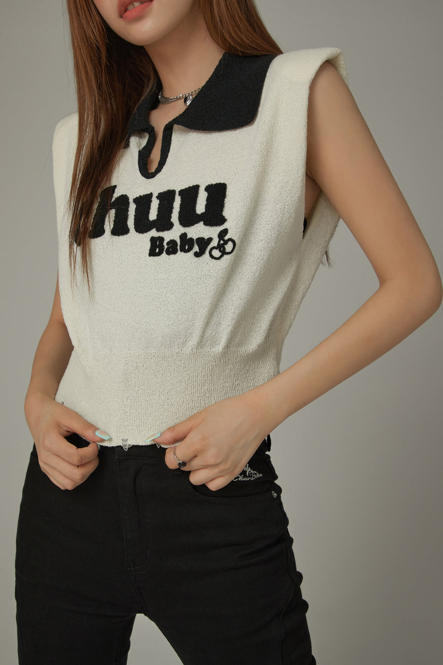 CHUU Logo Open Collar Cropped Knit Top