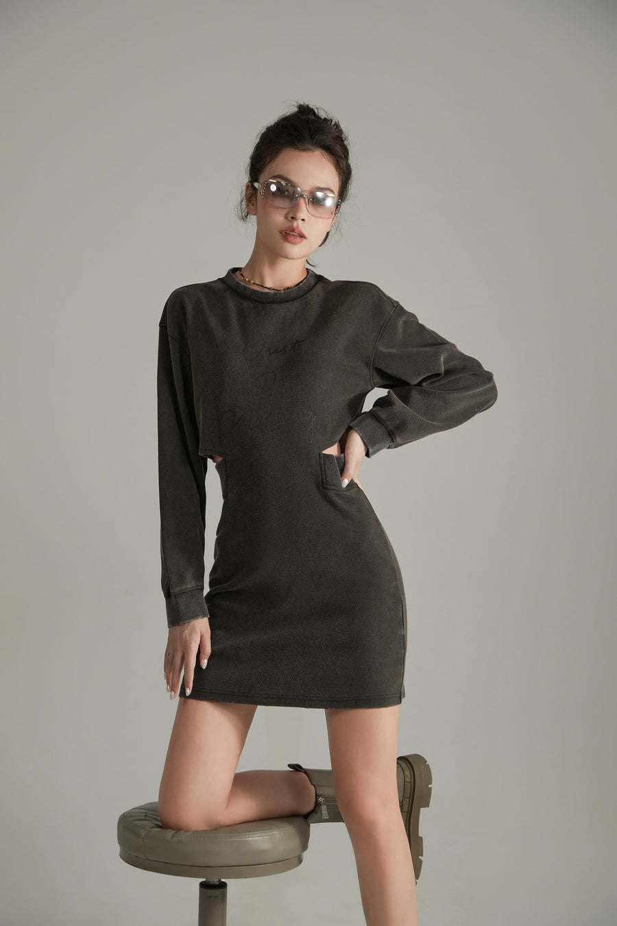 CHUU Waist Slit Mini Long Sleeve Dress