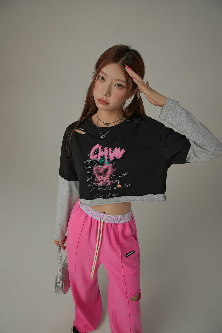 CHUU Color Matching Cropped Logo Long-Sleeve T-Shirt