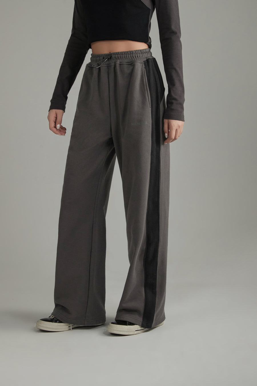 CHUU Two Toned Vintage Sweatpants