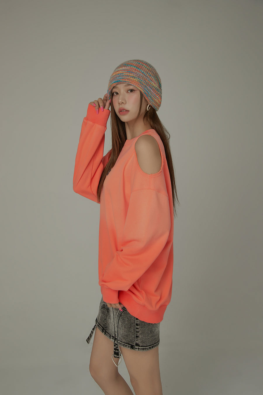 CHUU One Shoulder Cutout Oversized Sweatshirt