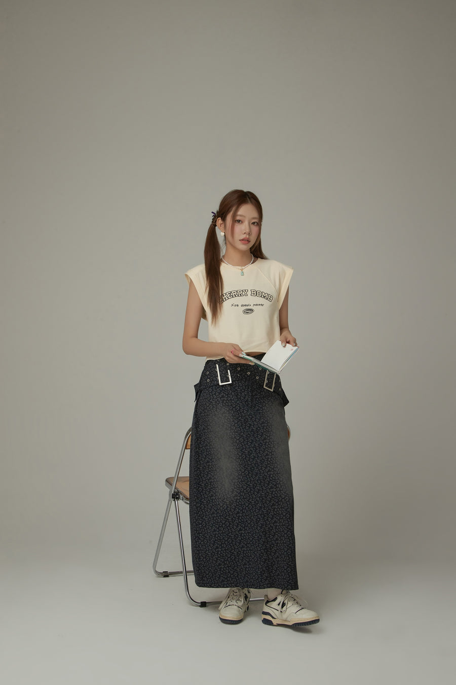 CHUU Belted Double Buckle Leopard Long Skirt