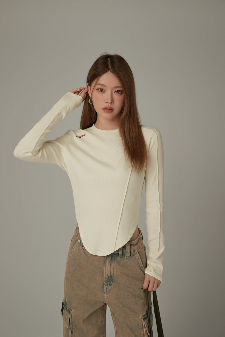 CHUU Embroidery Side Cut T-Shirt