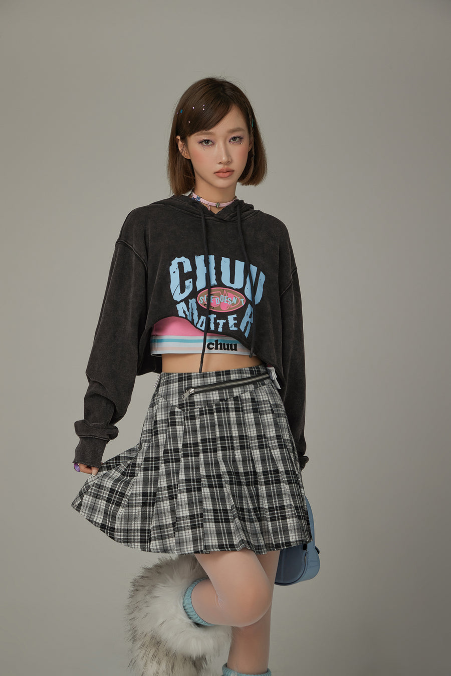 CHUU Size Doesnt Matter Vintage Crop Hoodie